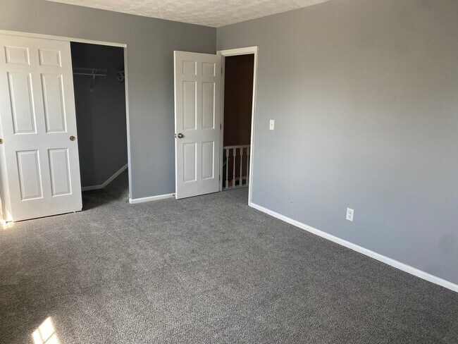 Building Photo - Sunbury Townhome