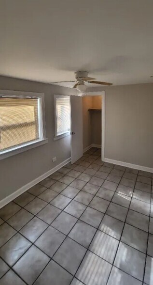 Building Photo - 4725 S Western Blvd