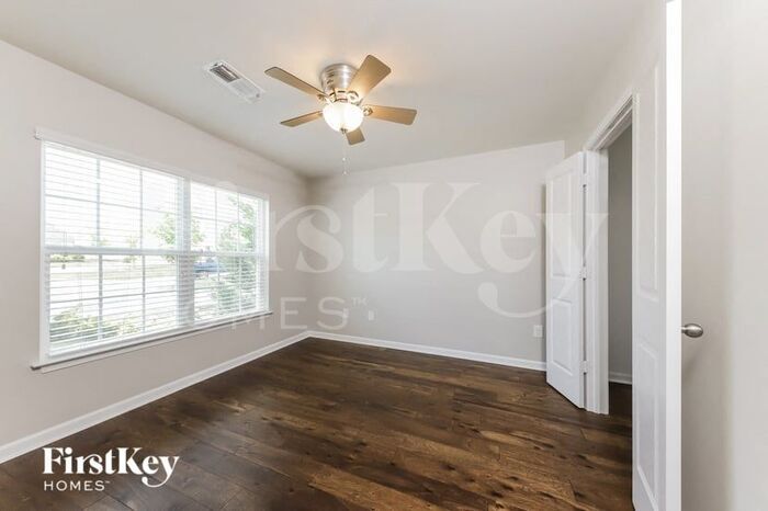 Building Photo - 1049 Solstice St