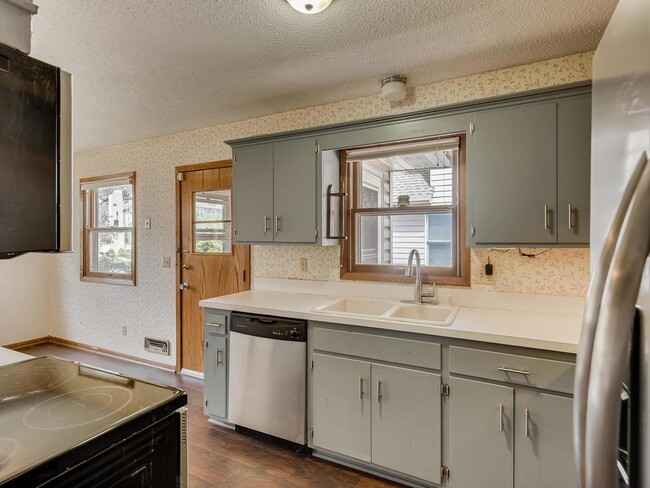 Building Photo - 5417 Emerson Ave S