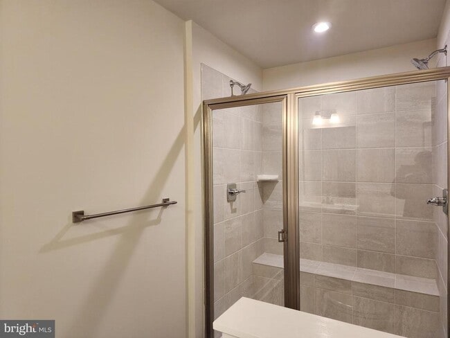 Building Photo - 321 E Cochran St