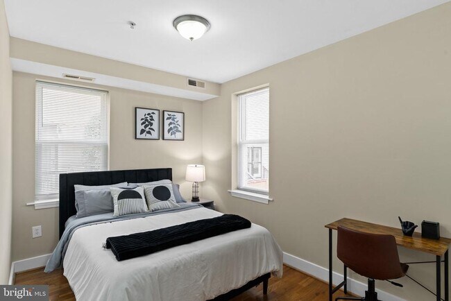 Building Photo - 417 18th St NE