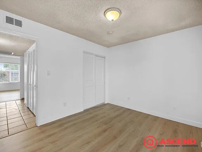 Building Photo - 205 Universe Ave