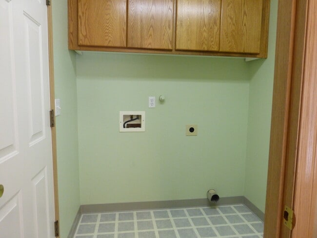 Building Photo - Great Home in SE Portland for Lease !! Pet...