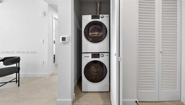 Building Photo - 11 NE 6th St