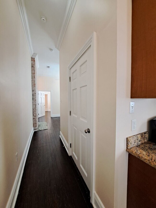 Building Photo - 3216 Bienville St