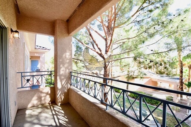 Building Photo - 10524 Autumn Pine Ave