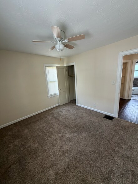 Building Photo - 2811 Narragansett Dr