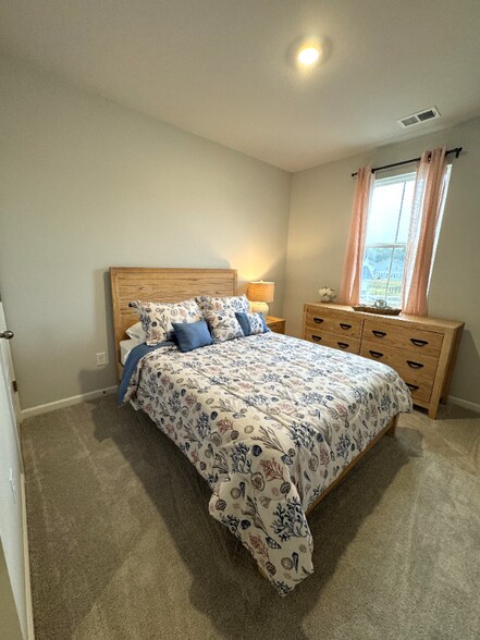 Building Photo - 145 Cypress Holw Dr