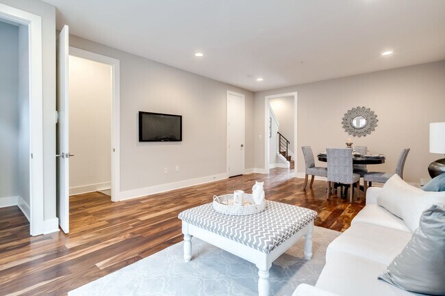 Building Photo - Northern Liberties Townhome with Parking