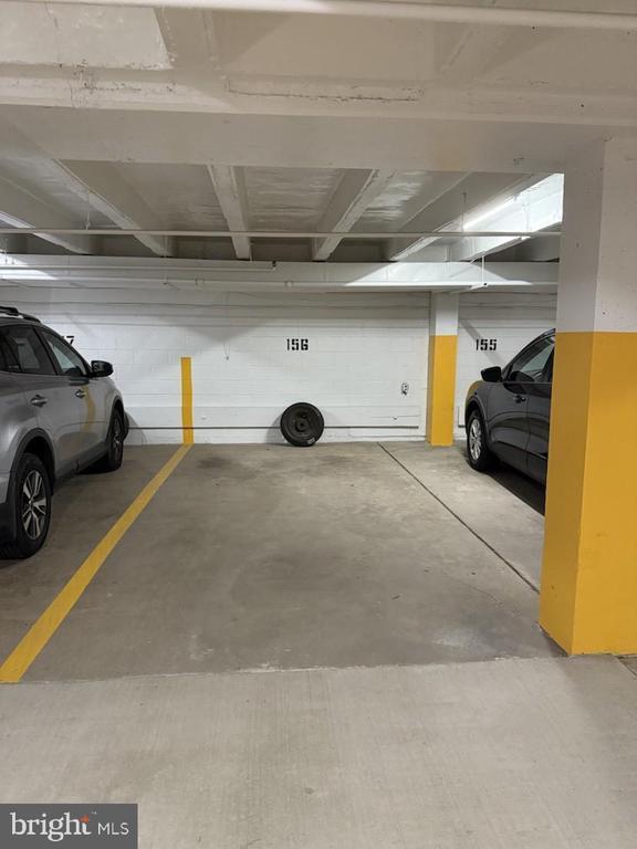 Building Photo - 10401 Grosvenor Pl