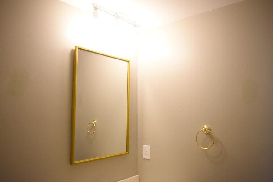 Building Photo - 2720 Oleander Dr