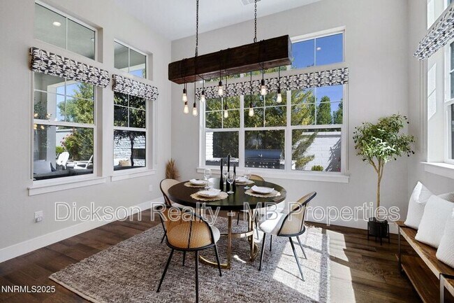 Building Photo - 709 W Pleasant Oak Trl