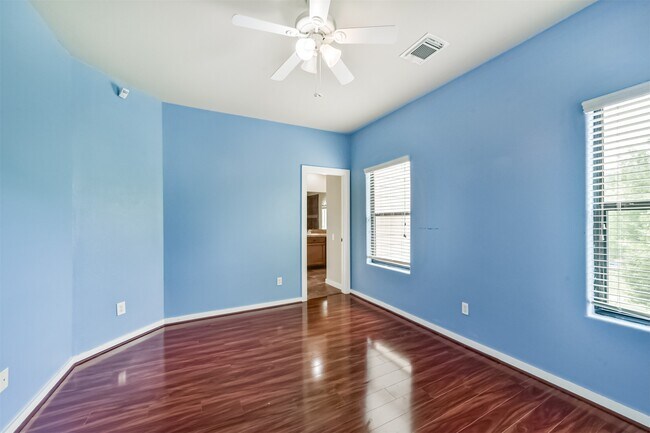 Building Photo - 11025 Robin Hood Ct