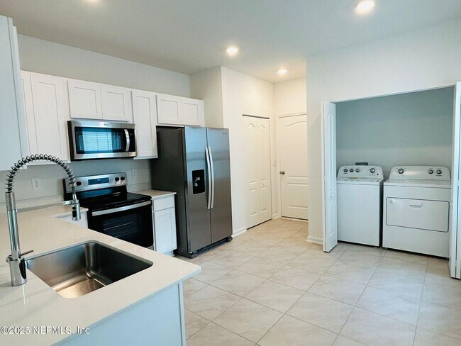 Building Photo - 206 Tidal Bch Ave