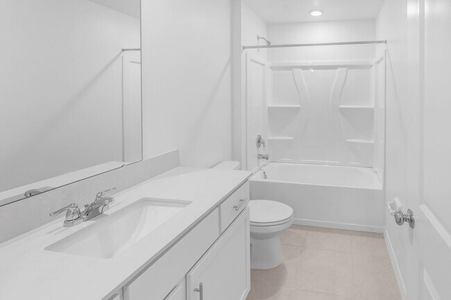 Building Photo - 4 Bedroom 2 Bath Home