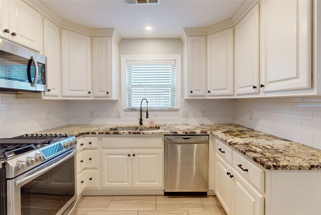 Building Photo - 5850 Braesheather Dr