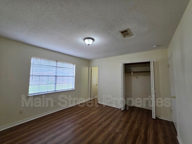Building Photo - 6942 Falcon Dr