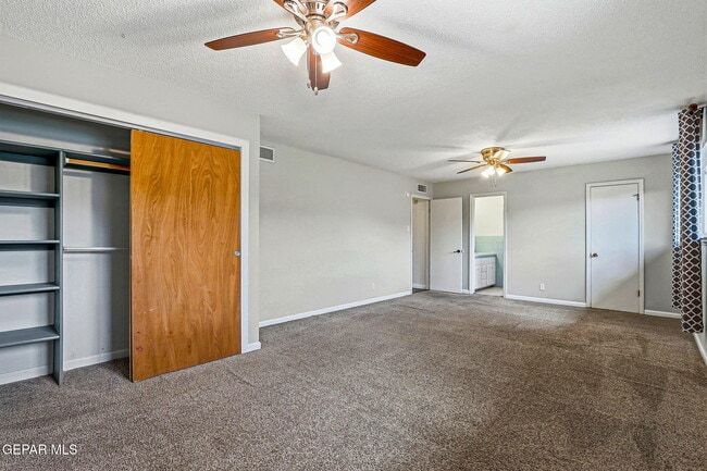 Building Photo - 8700 Cielo Vista Dr