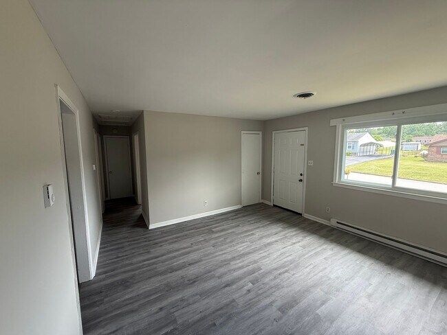 Building Photo - 1633-35 N Valor Dr