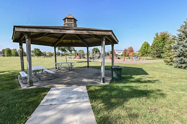 Building Photo - 714 S Rosehall Ln