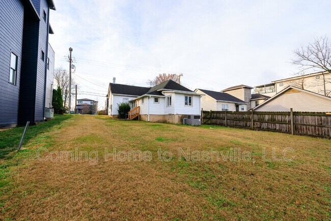 Building Photo - 1111 Glenview Dr