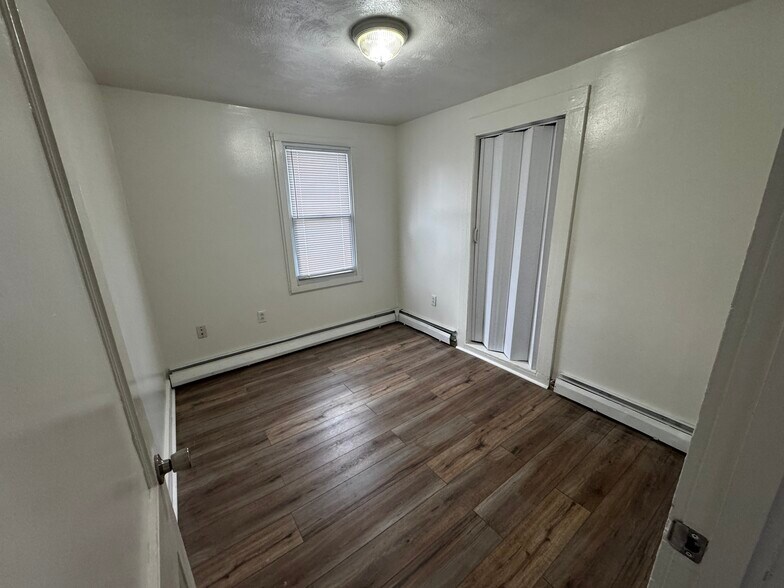 Building Photo - 1284 Slater Rd