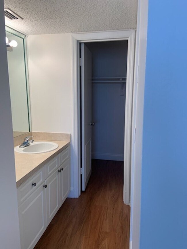 Building Photo - Stylish 1-Bedroom Studio in Carrington Park!