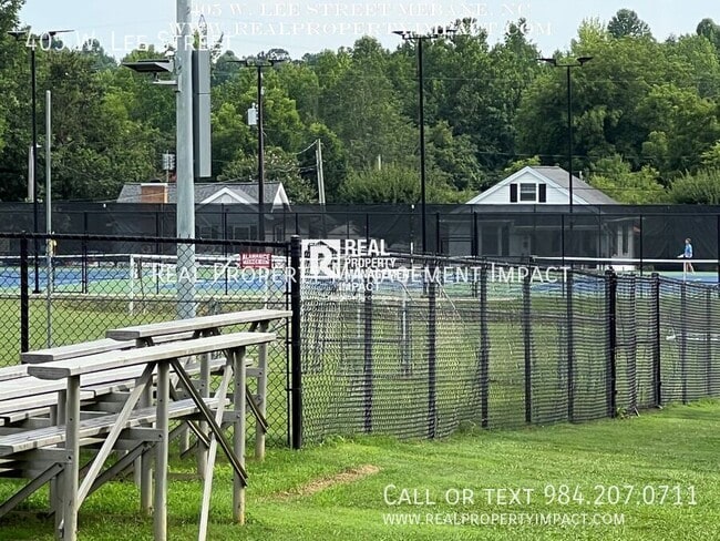 Building Photo - 405 W Lee St