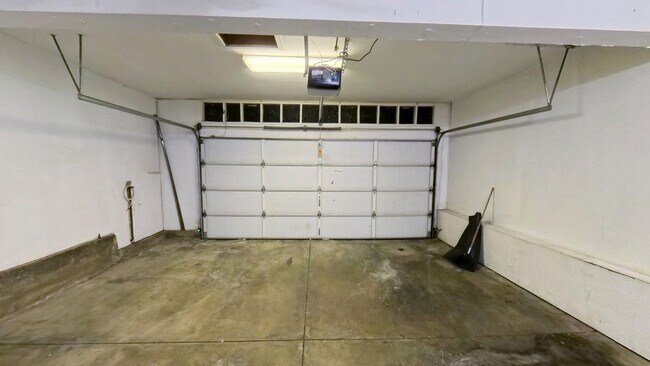 Building Photo - 1617 Toyon Pl