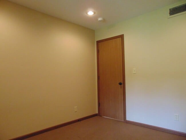 Building Photo - Amazing 3 Bed 2 Bath Country Home With Fab...