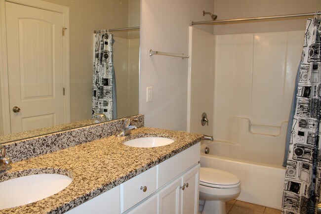 Building Photo - 241 Vinewood Pl