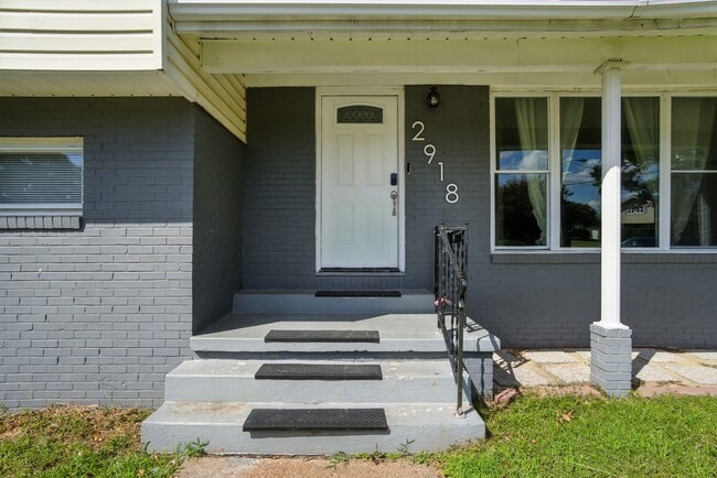 Building Photo - 2918 Somerset Ln