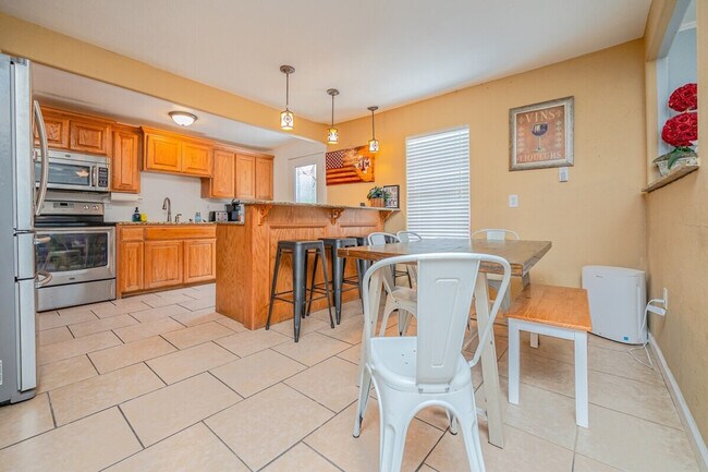 Building Photo - 1131 S 8th St