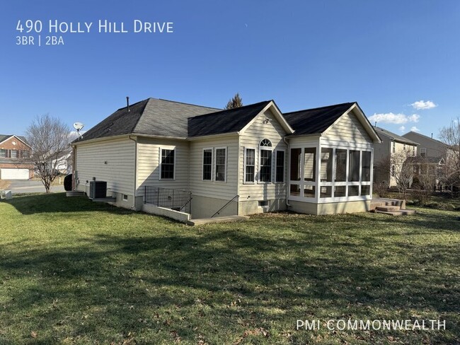 Building Photo - 3 bed/2 bath Single Family Home (available...