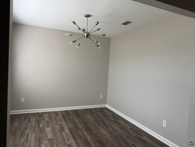 Building Photo - 186 Price Ml Trl