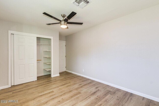 Building Photo - 2030 N 38th Pl