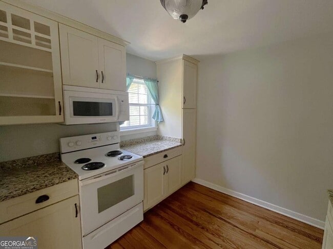 Building Photo - 402 Wheeler St