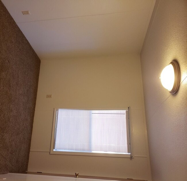 Building Photo - Beautifully Remodeled 2 Bdrm/2Ba Home with Water/Sewer/Garbage Paid