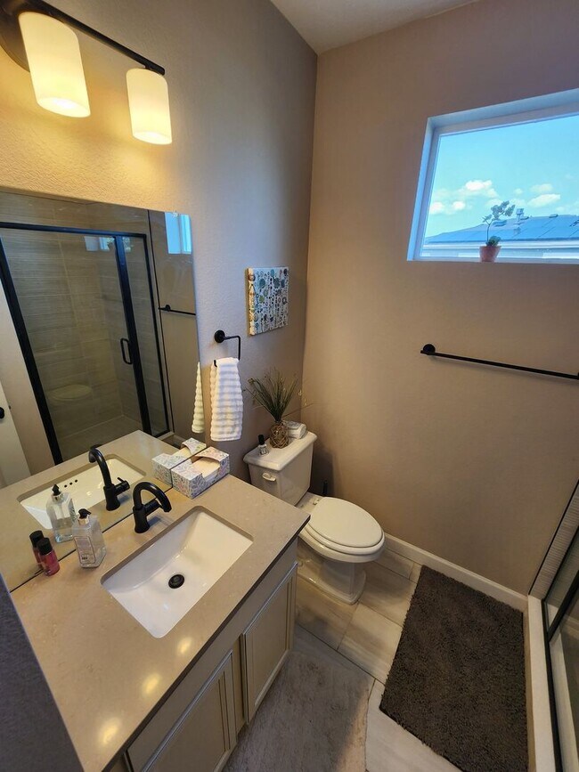 Building Photo - Stunning 4-Bed, 3-Bath Home with Modern Up...