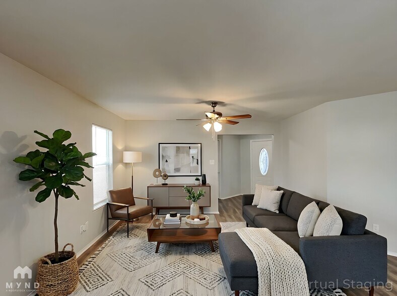 Building Photo - 2006 Waleska Plaza