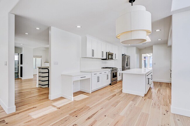 Building Photo - Beautifully Remodeled, 4BR4.5BA Hill Section Home w/ Amazing Panoramic Ocean Views, 3 Decks, Atri...