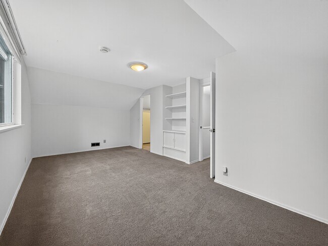 Building Photo - 16711 NE 18th St