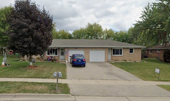 Primary Photo - 647 Dunn Ave