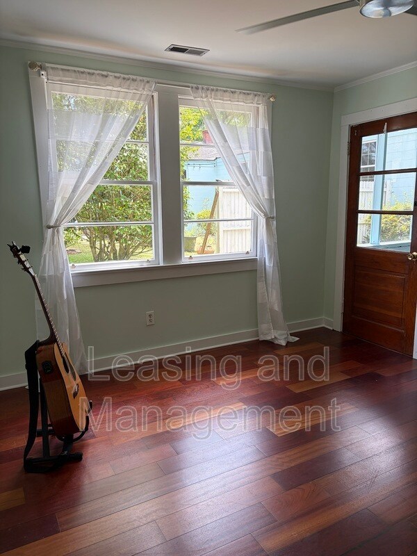 Building Photo - 2056 St James Dr