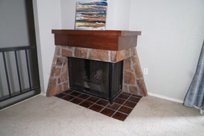 Building Photo - Wonderful 1-bedroom, 1.5-bath loft style condo!