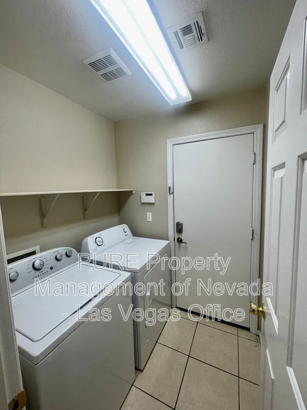 Building Photo - 3528 Laguna Veneta Ave