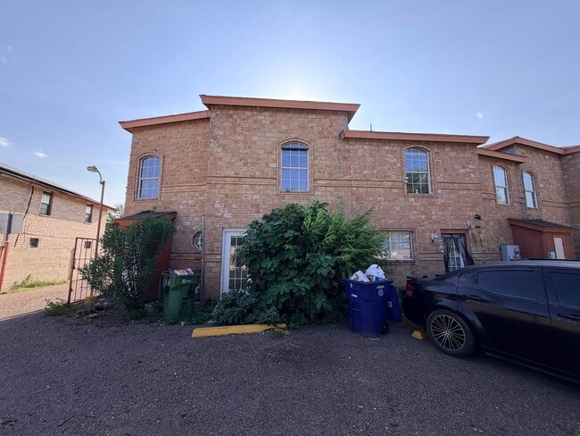 Building Photo - 312 Begona Ct