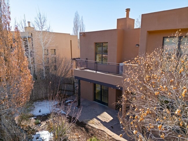 Building Photo - 927 Alto St