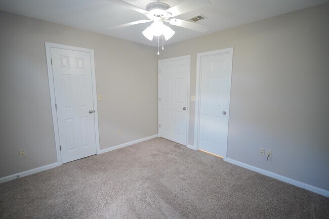 Building Photo - 2414 Manzanita Ct